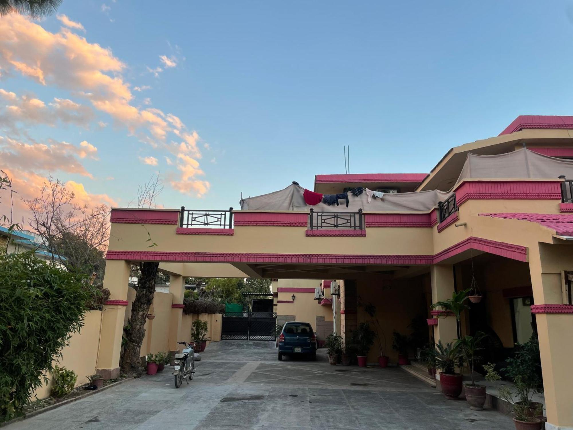 Casa Blanca Boutique Guest House Islamabad Exterior photo